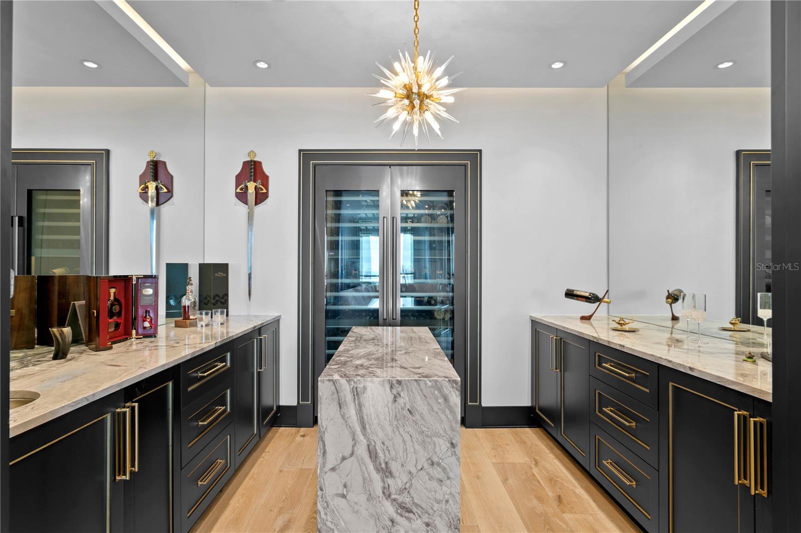 TB8352568 Property Photo