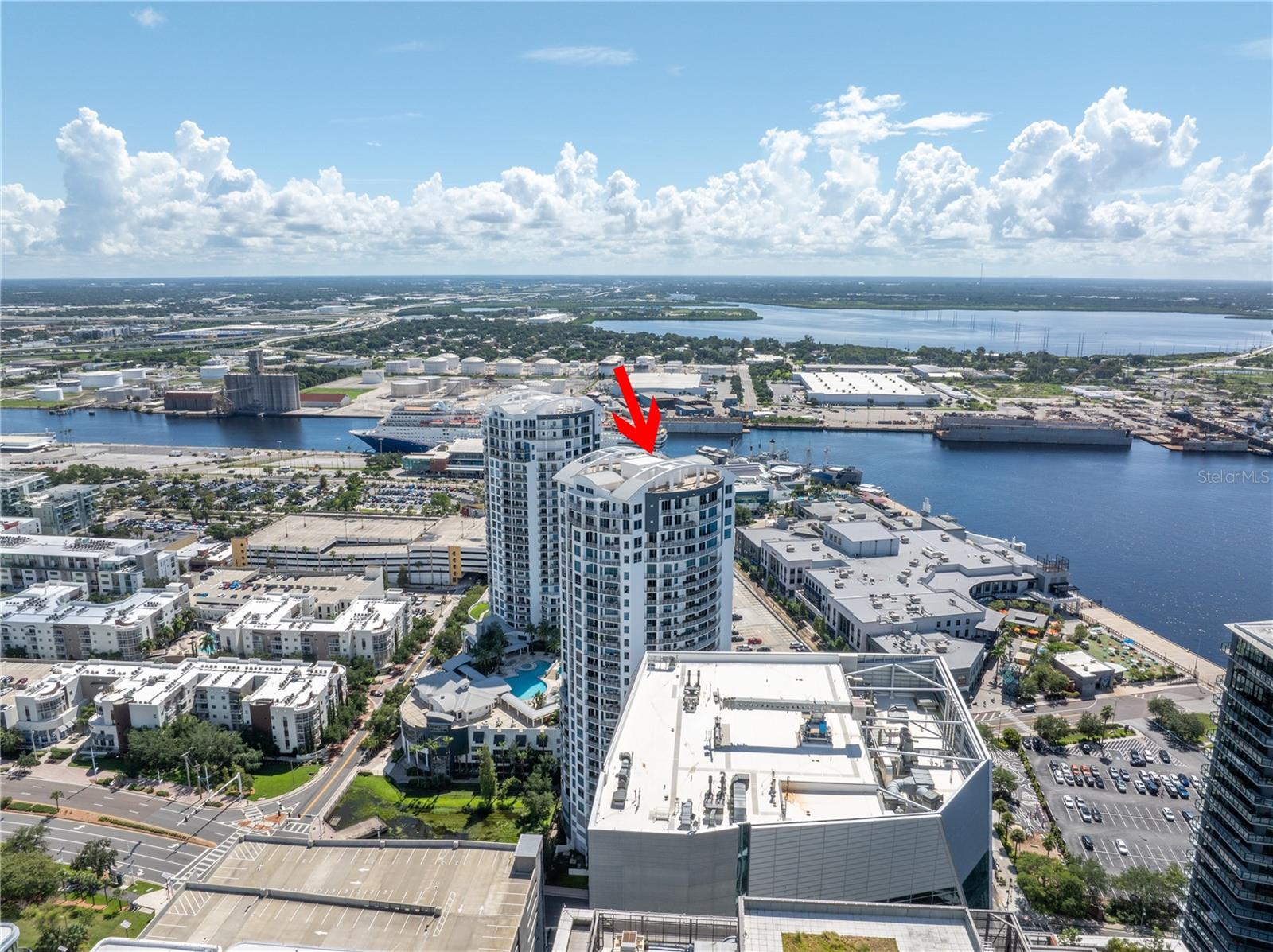 TB8352568 Property Photo