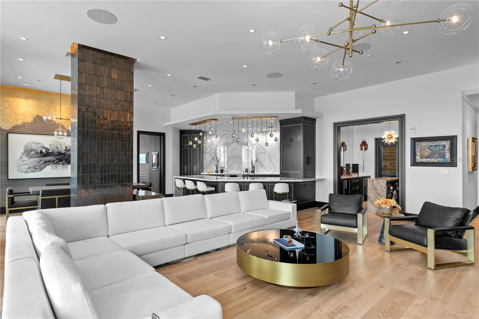 TB8352568 Property Photo