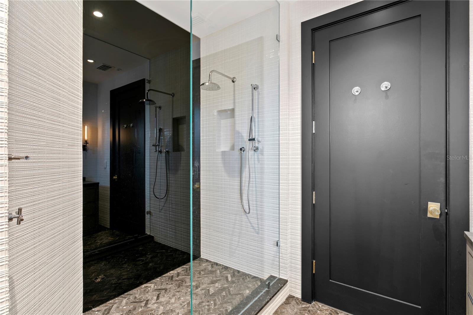 TB8352568 Property Photo