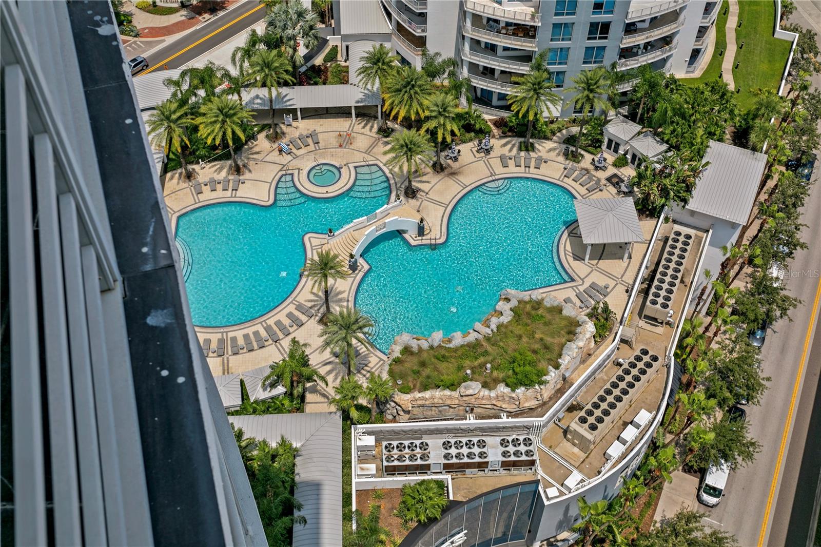 TB8352568 Property Photo