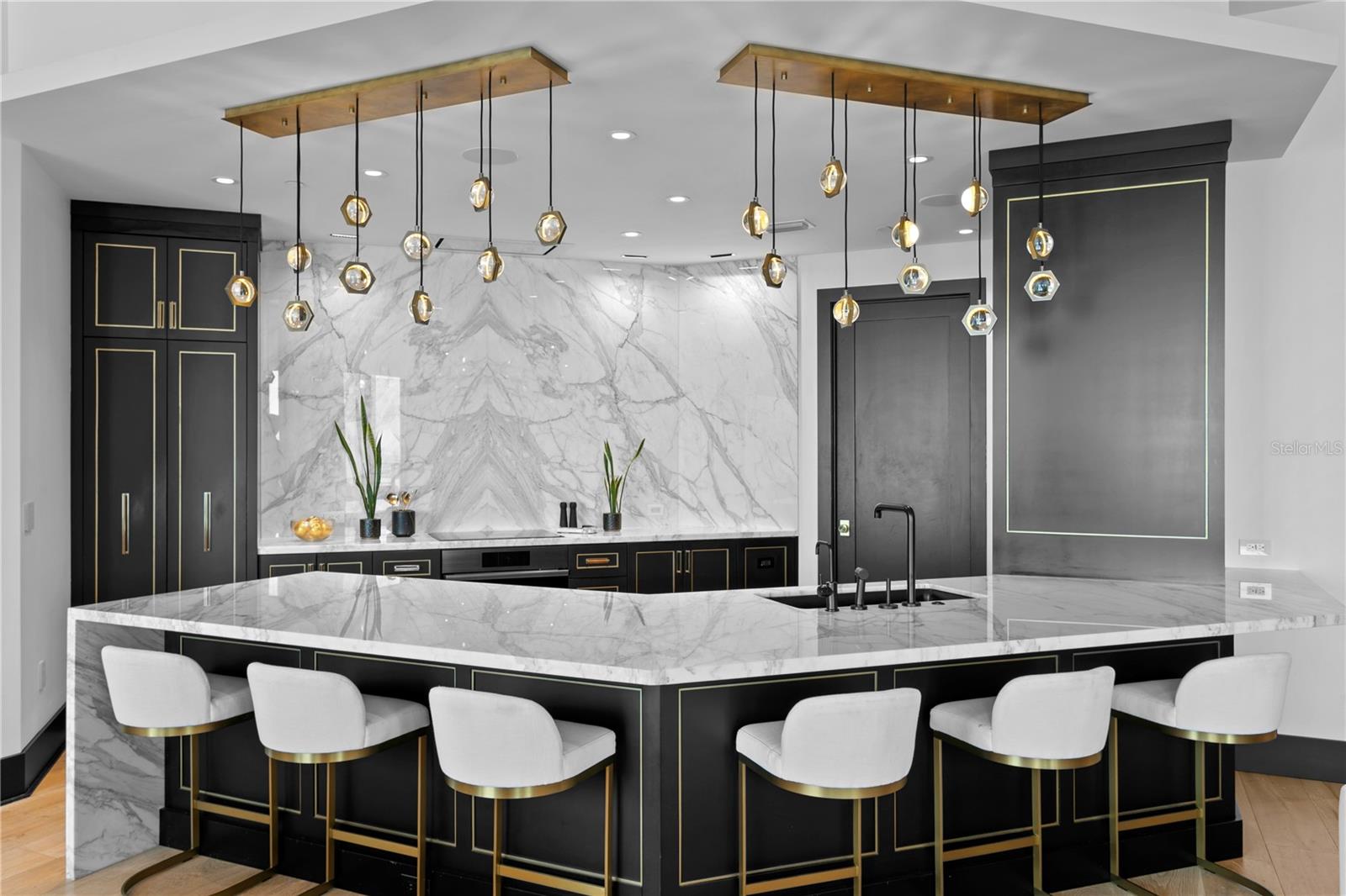 TB8352568 Property Photo