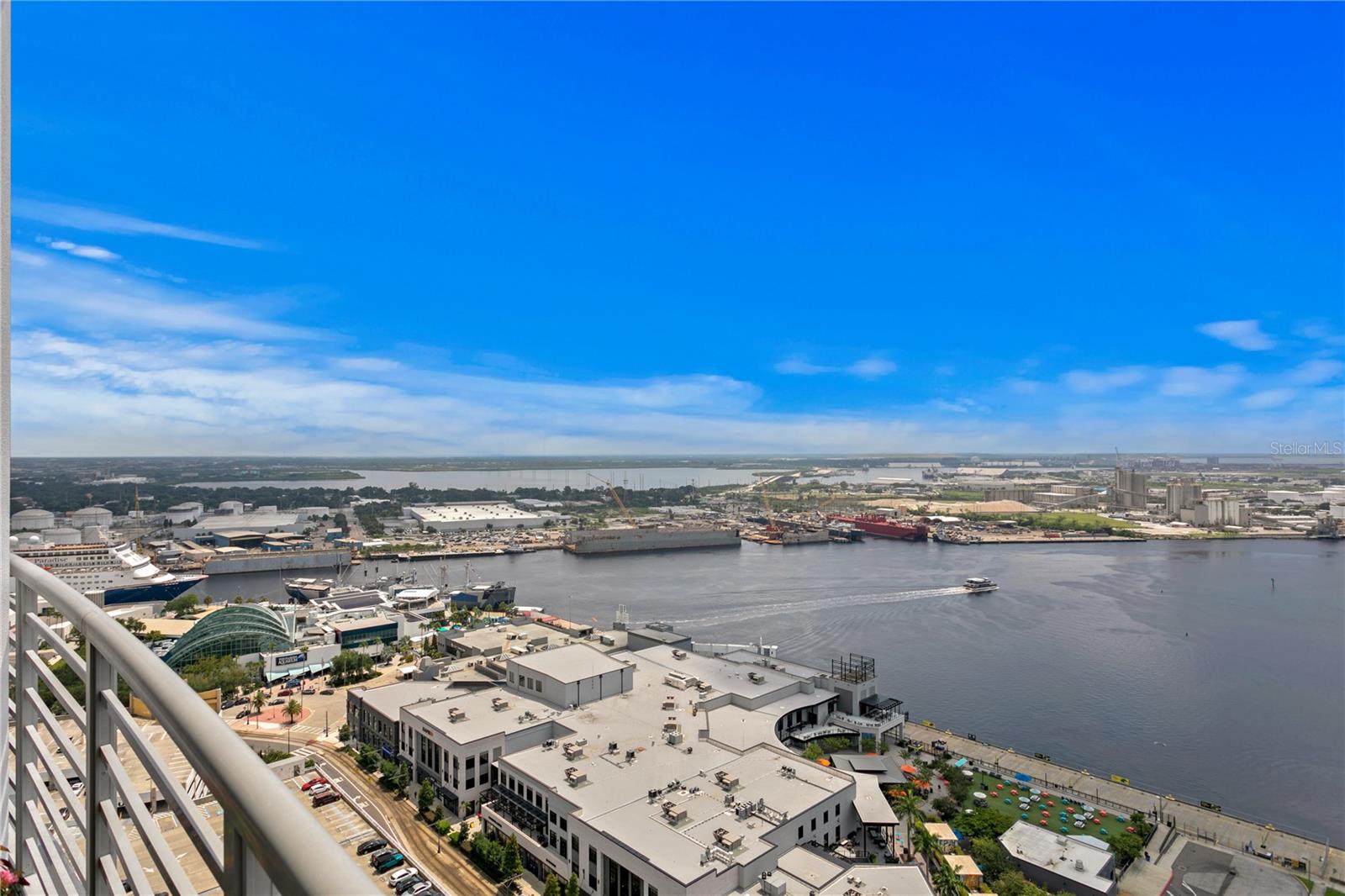 TB8352568 Property Photo