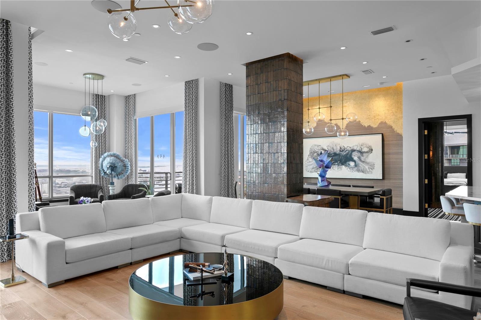 TB8352568 Property Photo