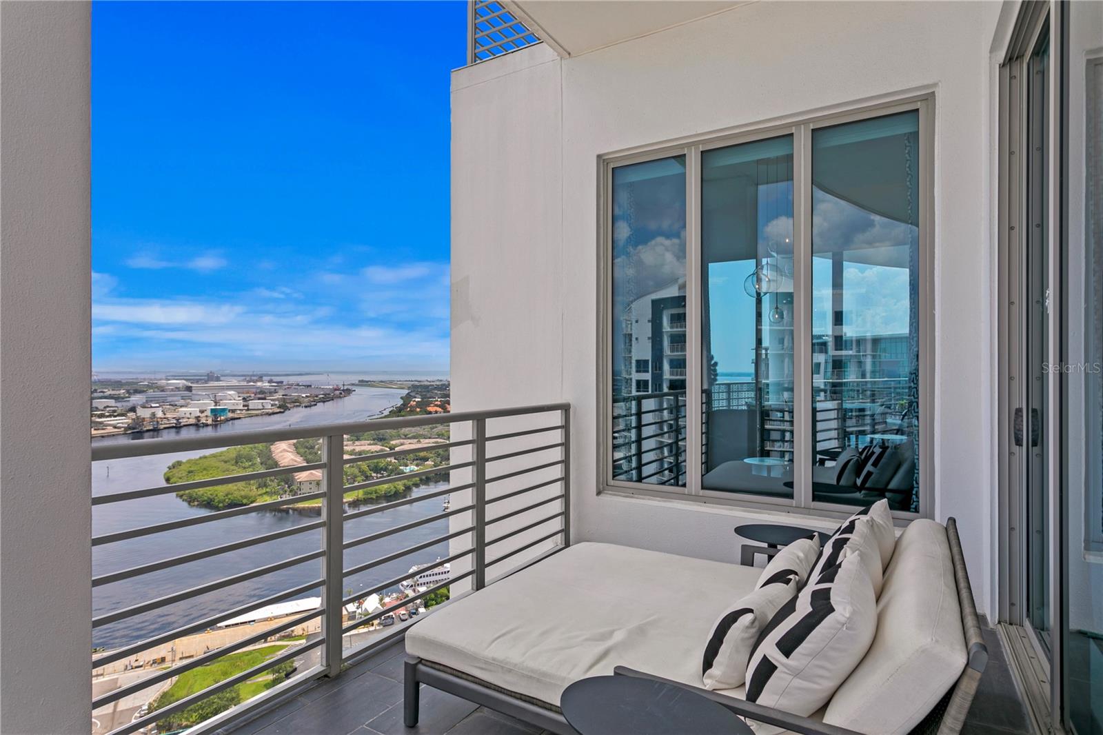 TB8352568 Property Photo