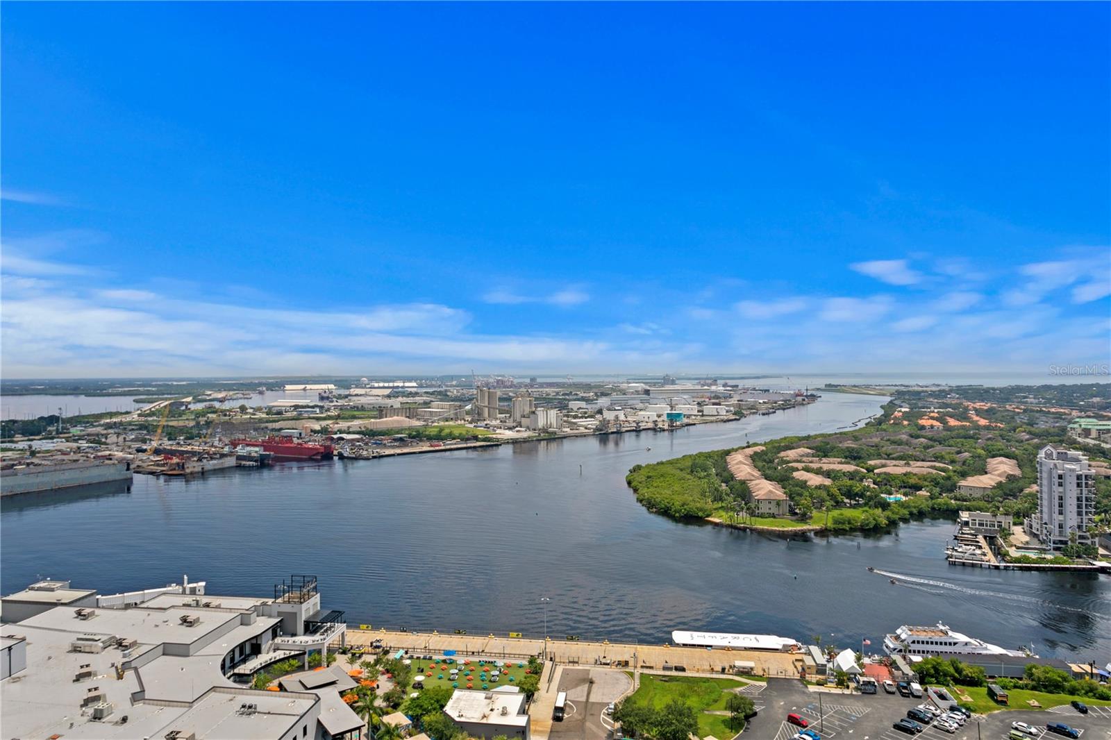 TB8352568 Property Photo