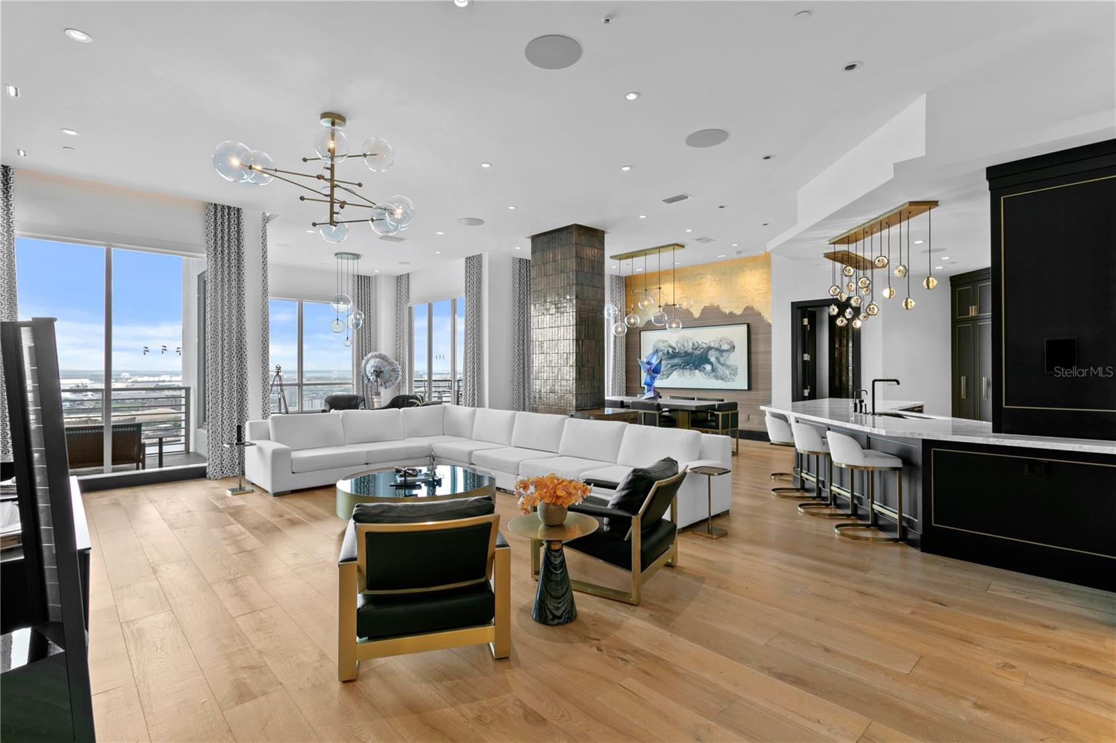 TB8352568 Property Photo