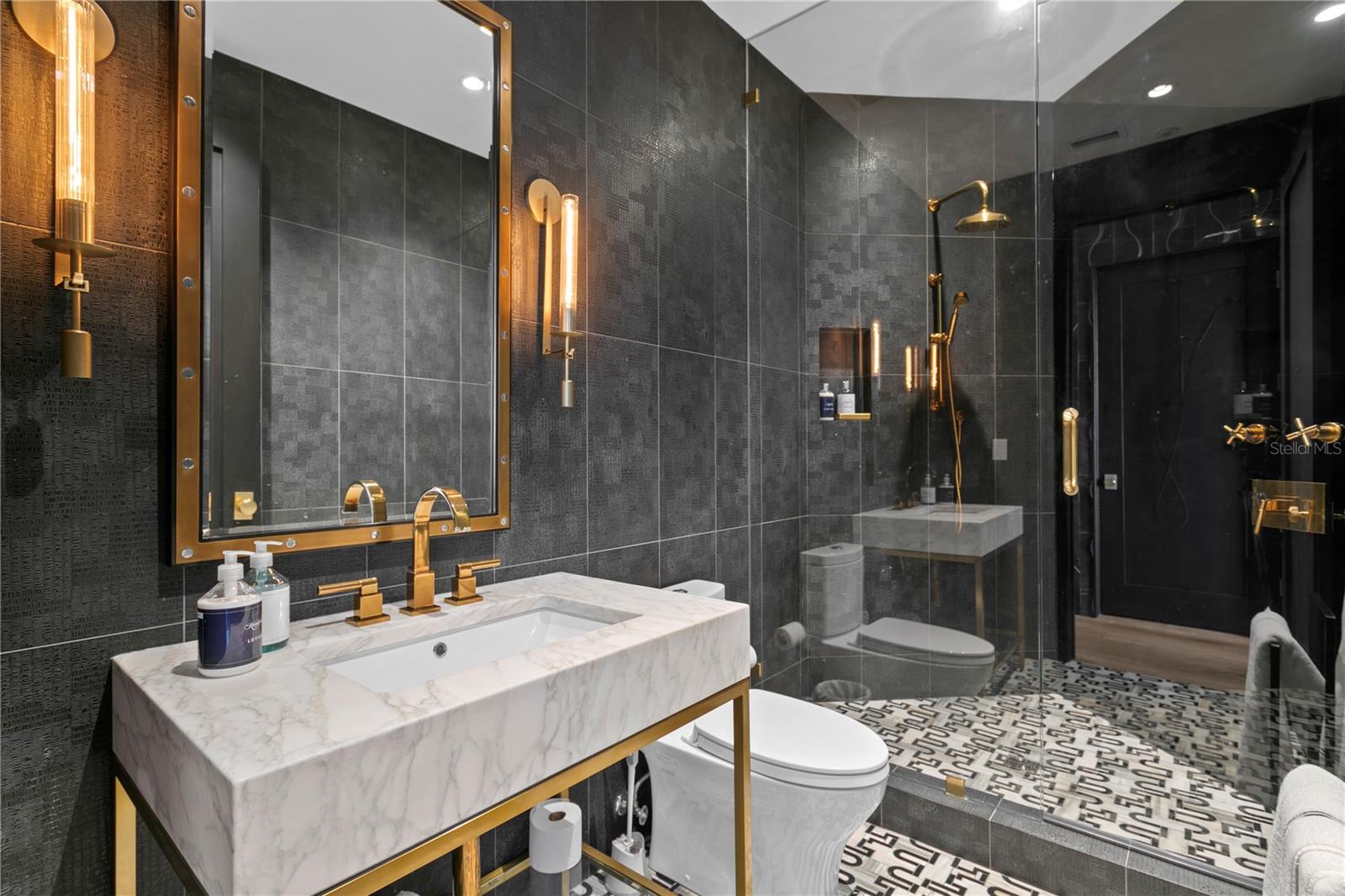 TB8352568 Property Photo