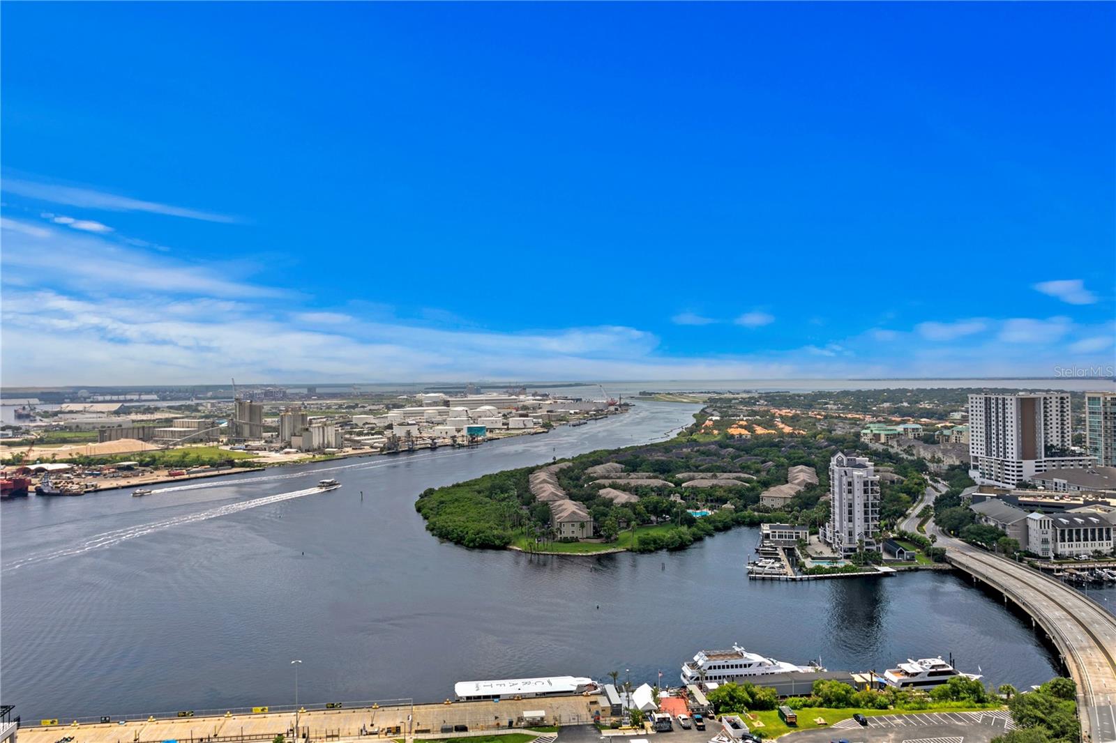 TB8352568 Property Photo