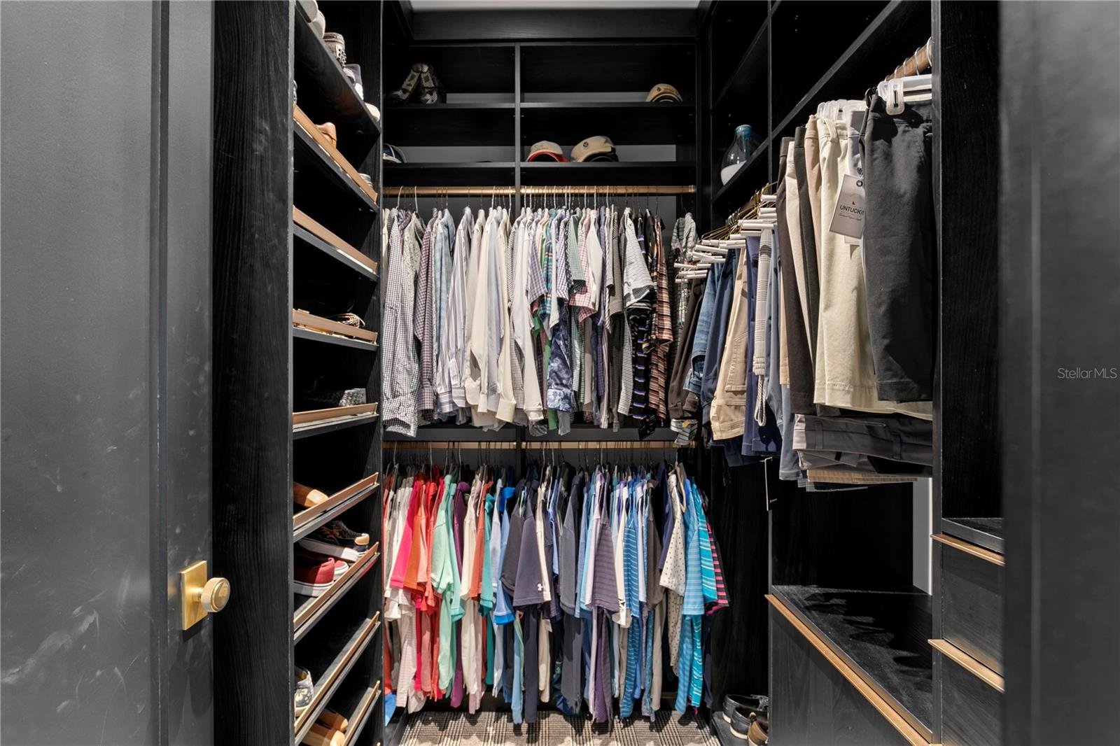 TB8352568 Property Photo