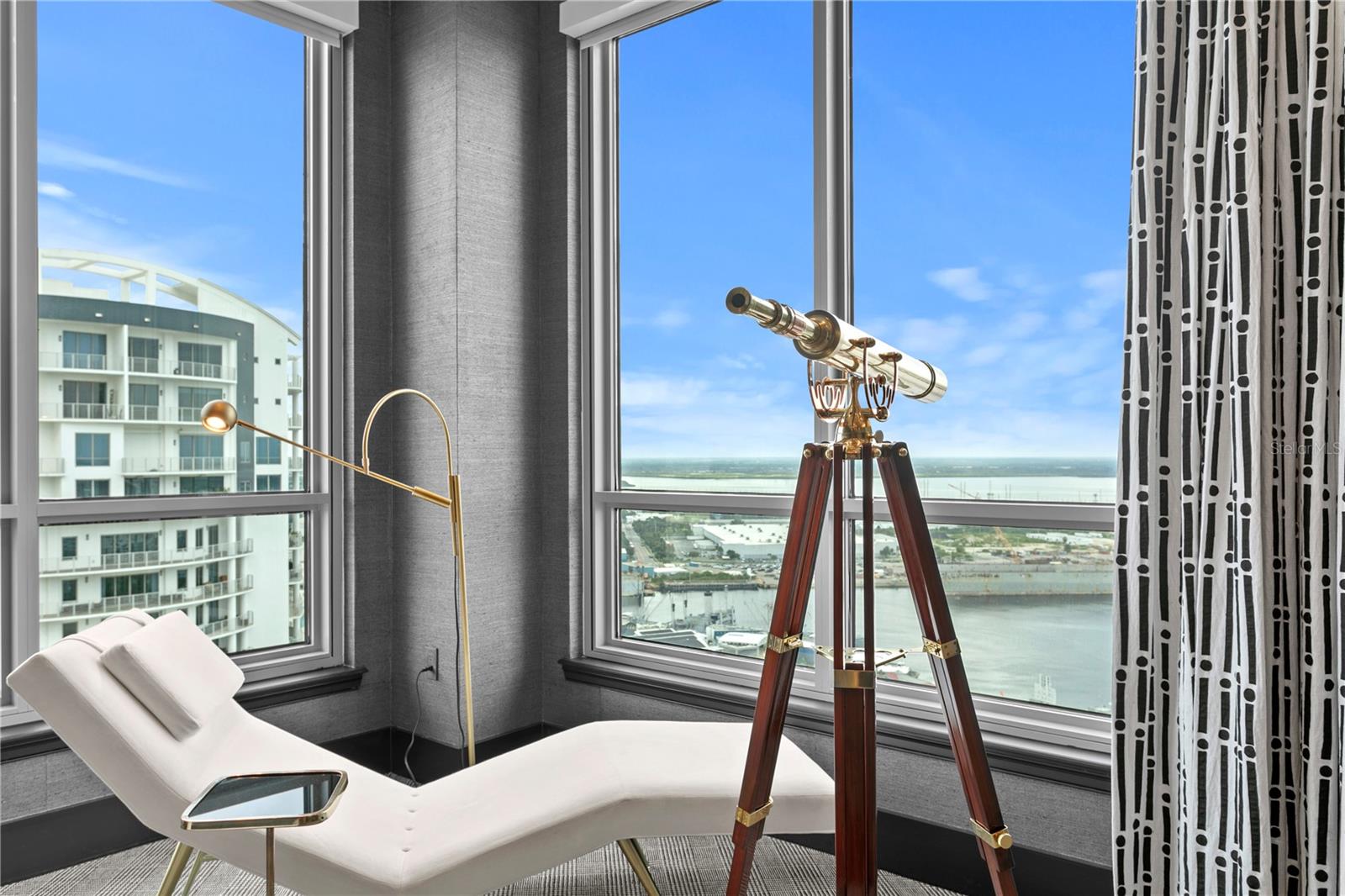 TB8352568 Property Photo