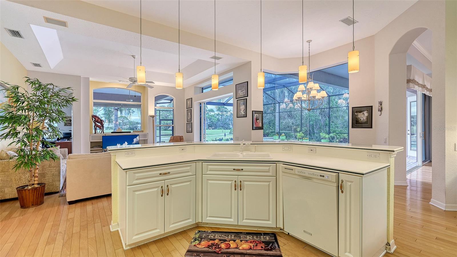 7849 WILTON CRESCENT CIR, UNIVERSITY PARK, FL, 34201