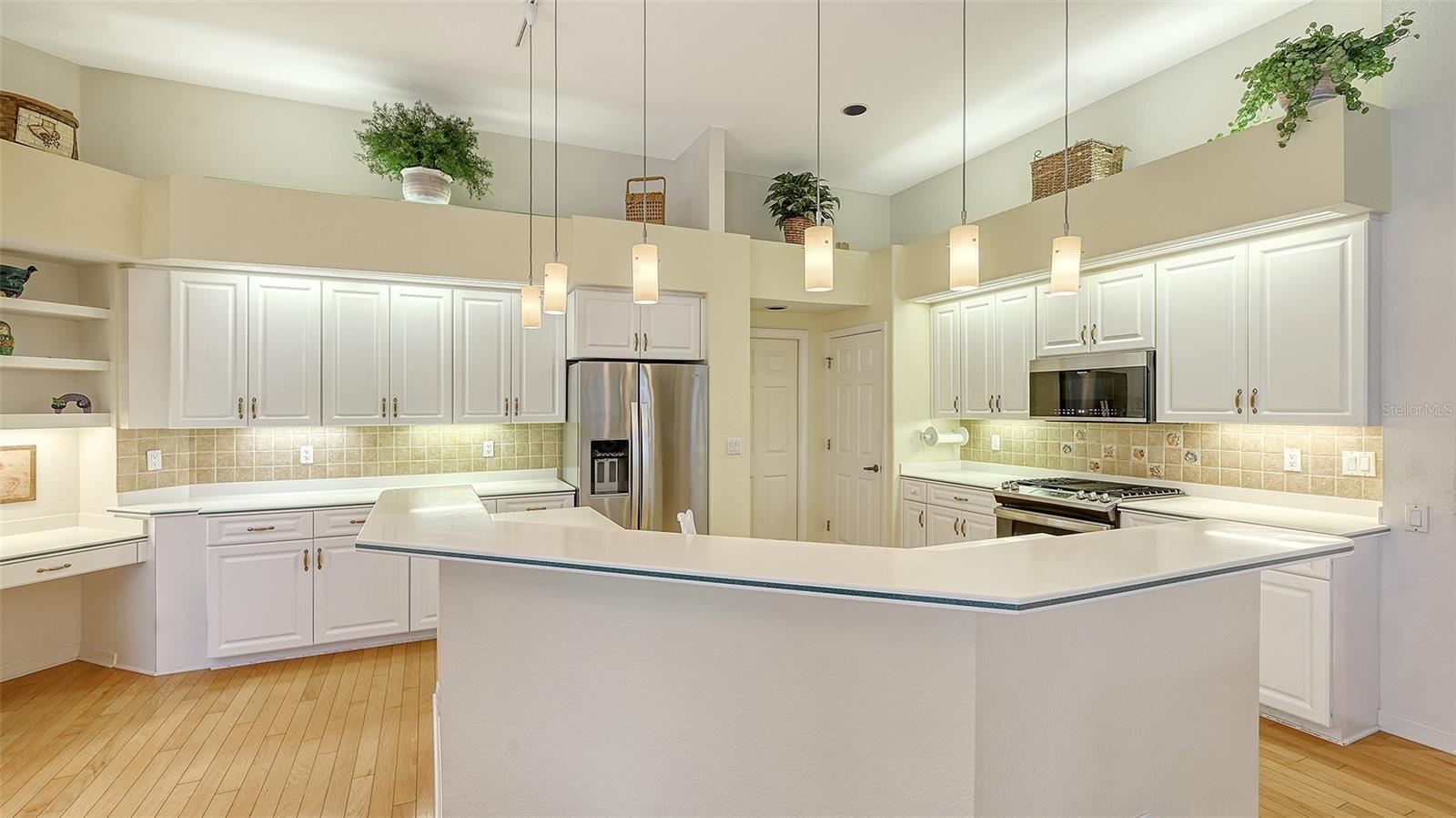 7849 WILTON CRESCENT CIR, UNIVERSITY PARK, FL, 34201