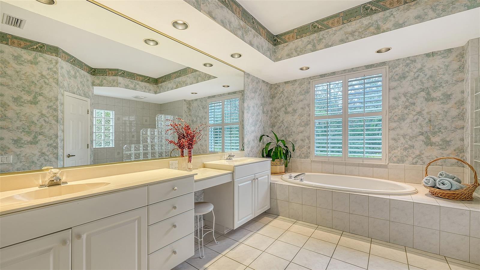 7849 WILTON CRESCENT CIR, UNIVERSITY PARK, FL, 34201