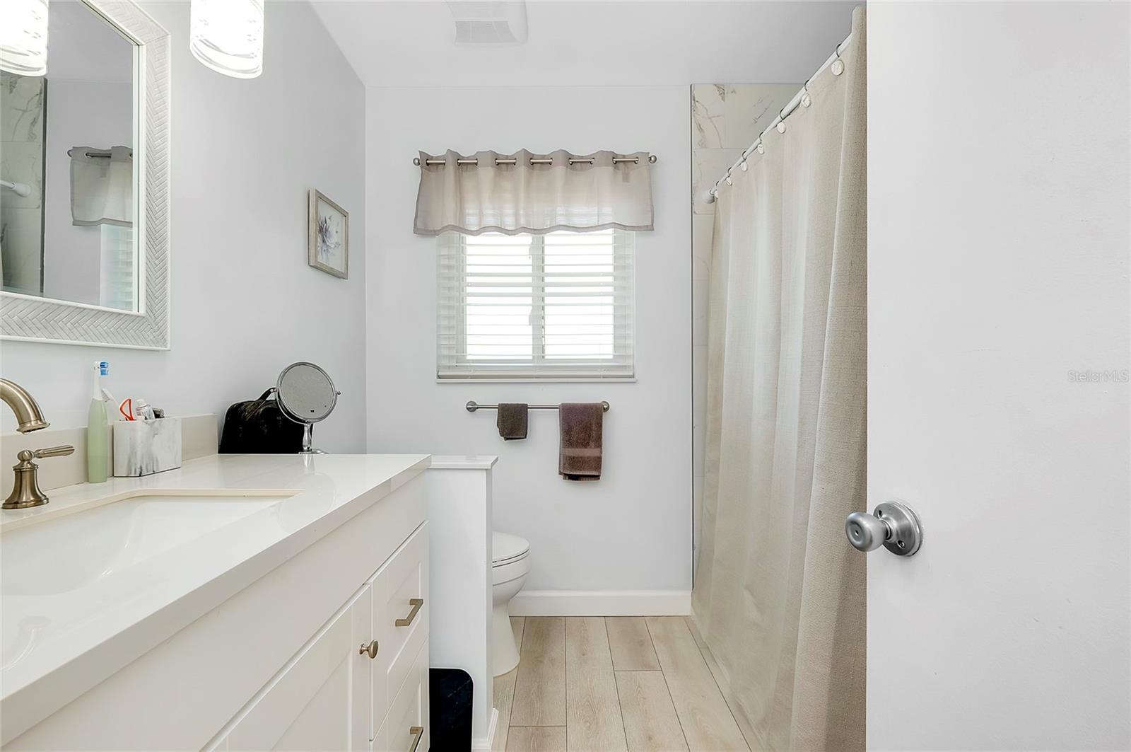 551 SHERIDAN DR, VENICE, FL, 34293