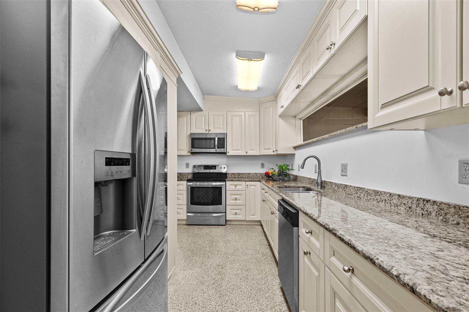 410 BERWICK AVE, TEMPLE TERRACE, FL, 33617