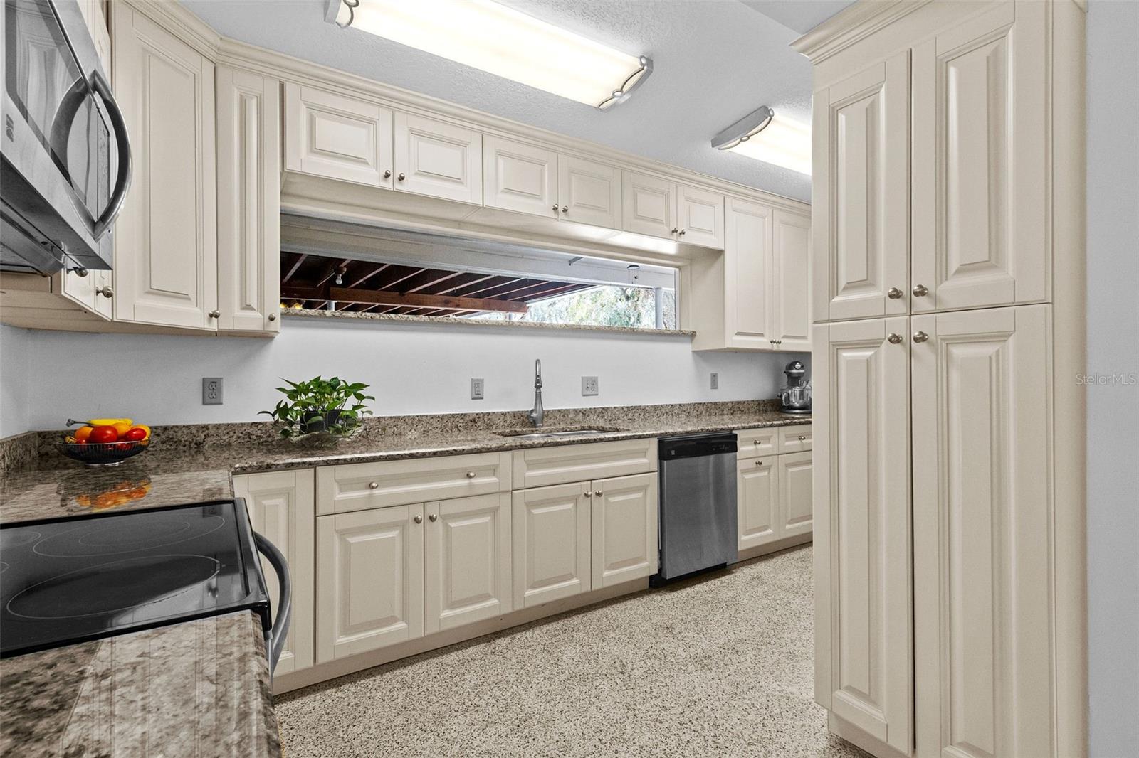 410 BERWICK AVE, TEMPLE TERRACE, FL, 33617