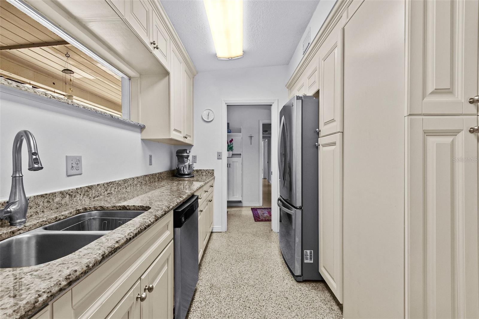 410 BERWICK AVE, TEMPLE TERRACE, FL, 33617