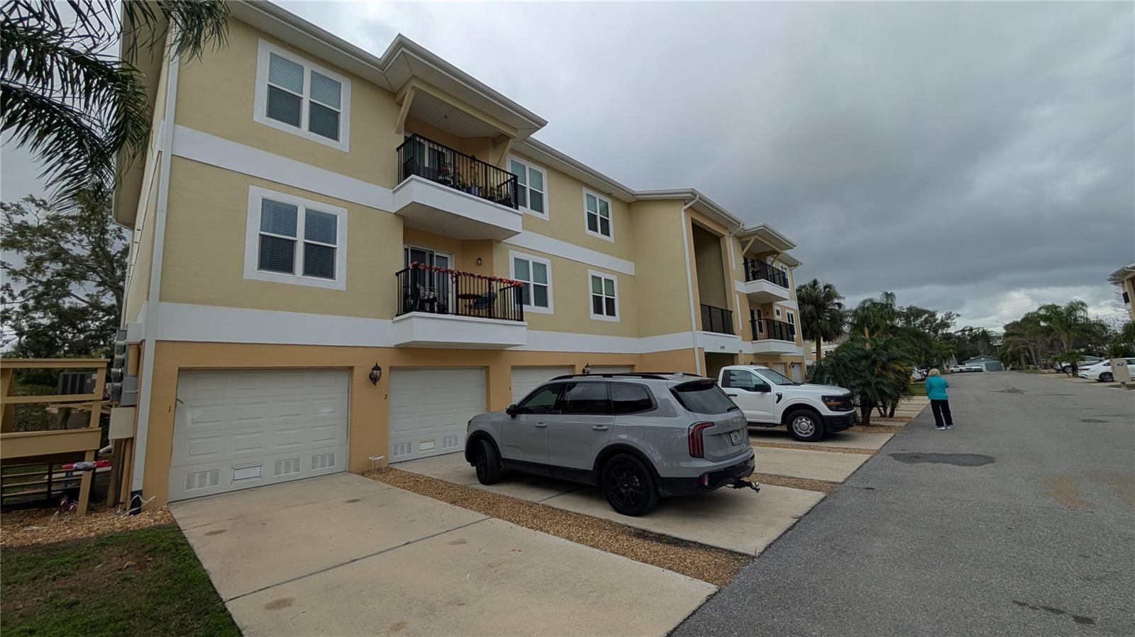 5064 ROYAL PALMS WAY #202, NEW PORT RICHEY, FL, 34652
