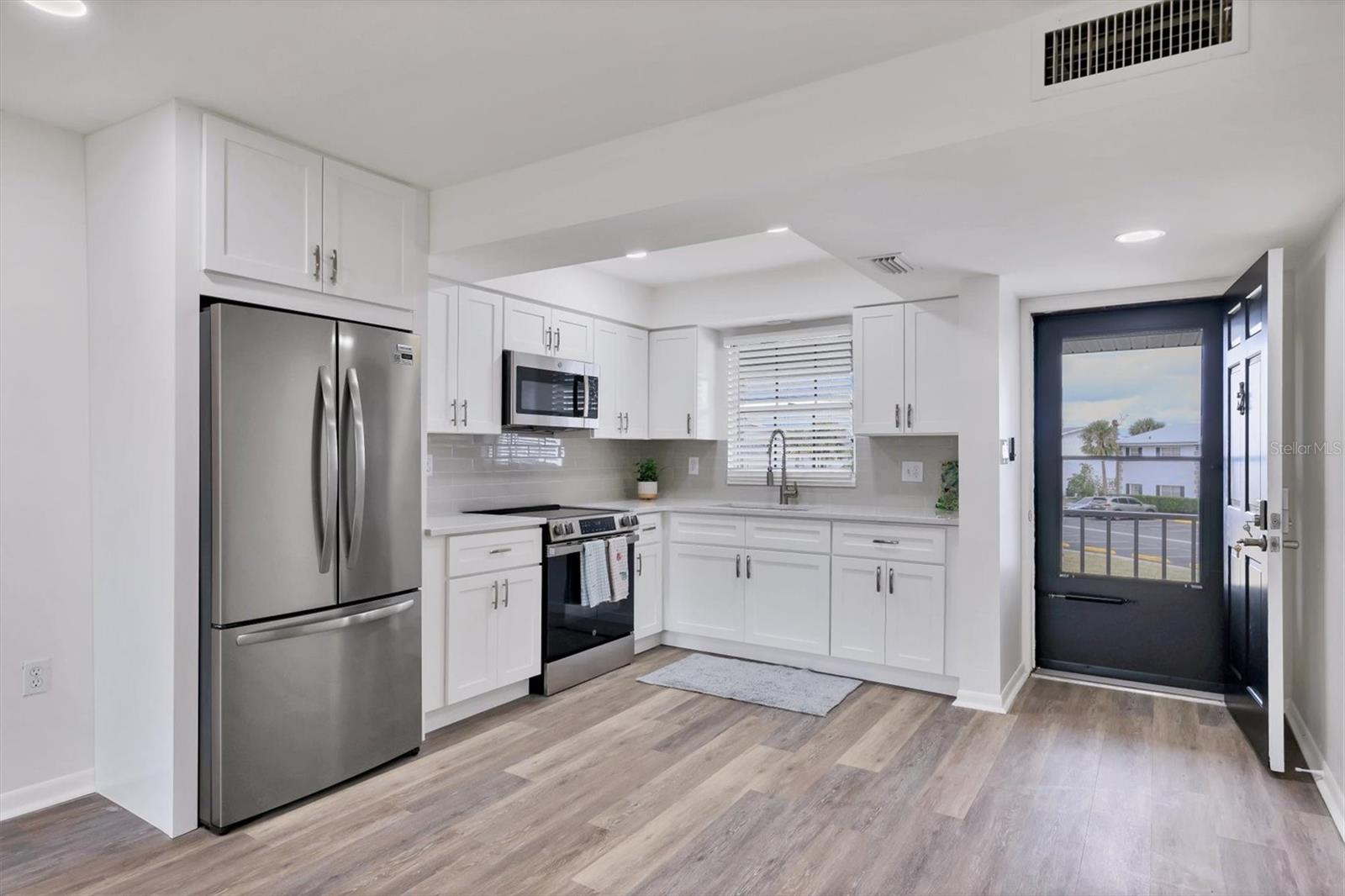 102 46TH AVENUE TER W #402, BRADENTON, FL, 34207