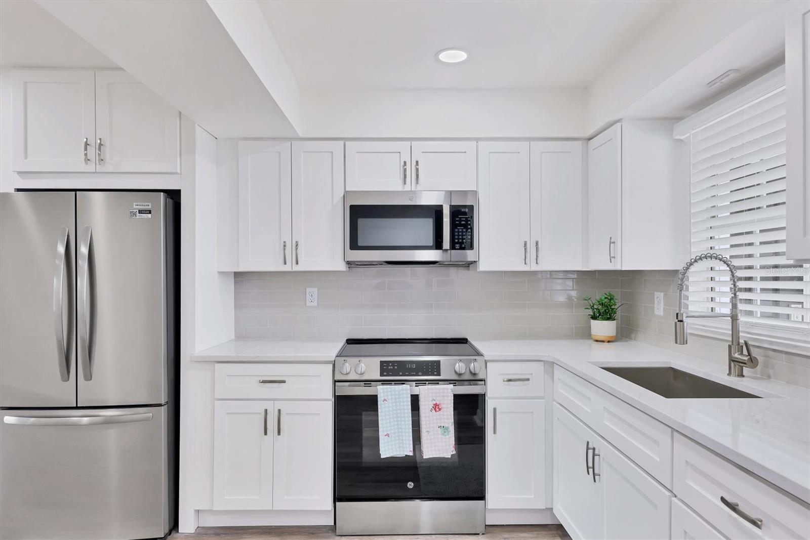 102 46TH AVENUE TER W #402, BRADENTON, FL, 34207