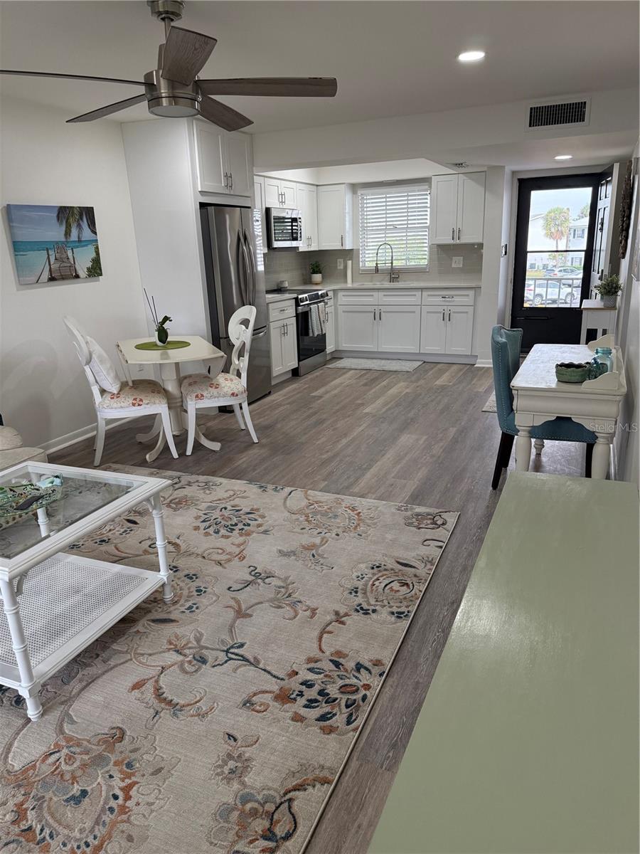 102 46TH AVENUE TER W #402, BRADENTON, FL, 34207