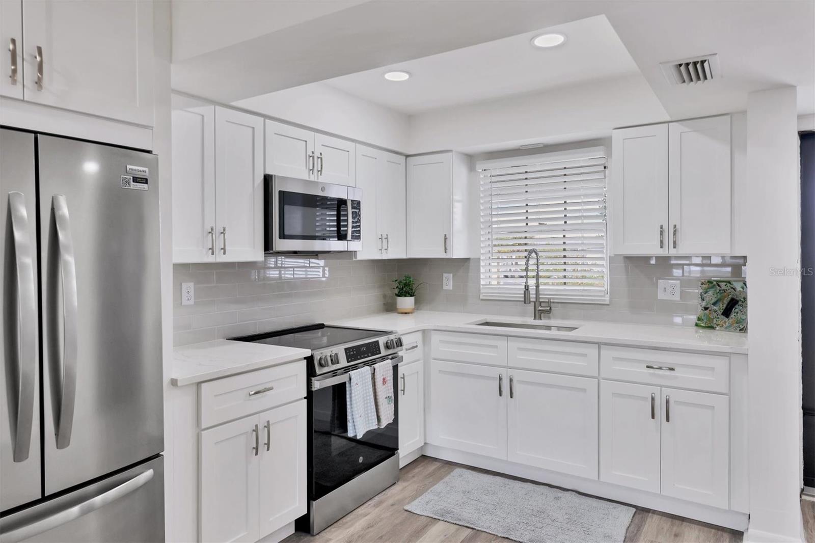 102 46TH AVENUE TER W #402, BRADENTON, FL, 34207