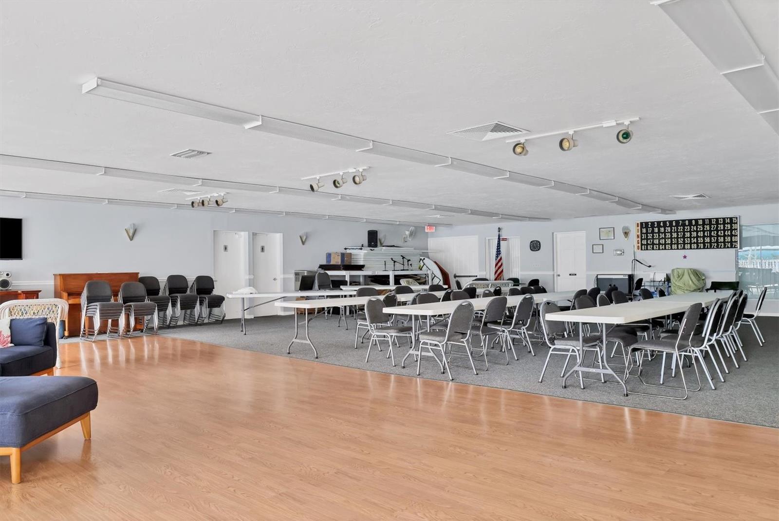 102 46TH AVENUE TER W #402, BRADENTON, FL, 34207