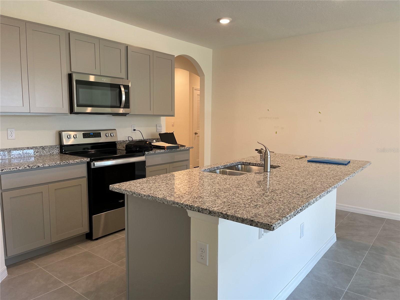 2660 MAGNOLIA AVE, DAVENPORT, FL, 33837