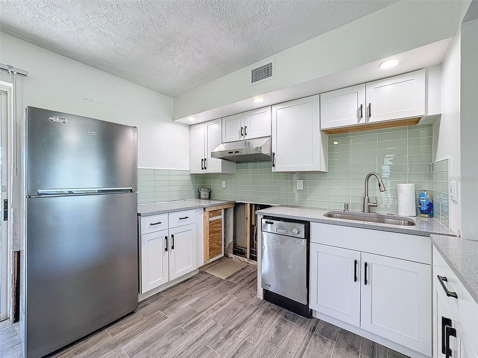 6713 MANOR BEACH RD, NEW PORT RICHEY, FL, 34652