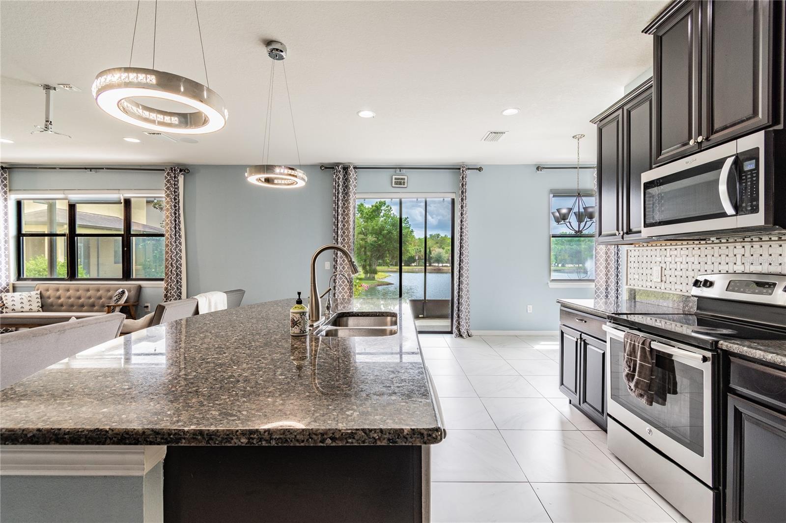 11027 TAHITI ISLE LN, TAMPA, FL, 33647