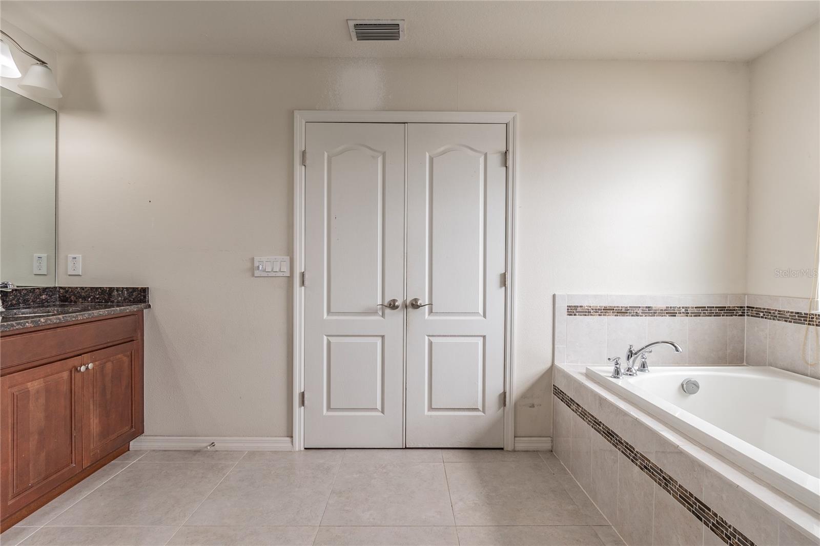 11027 TAHITI ISLE LN, TAMPA, FL, 33647