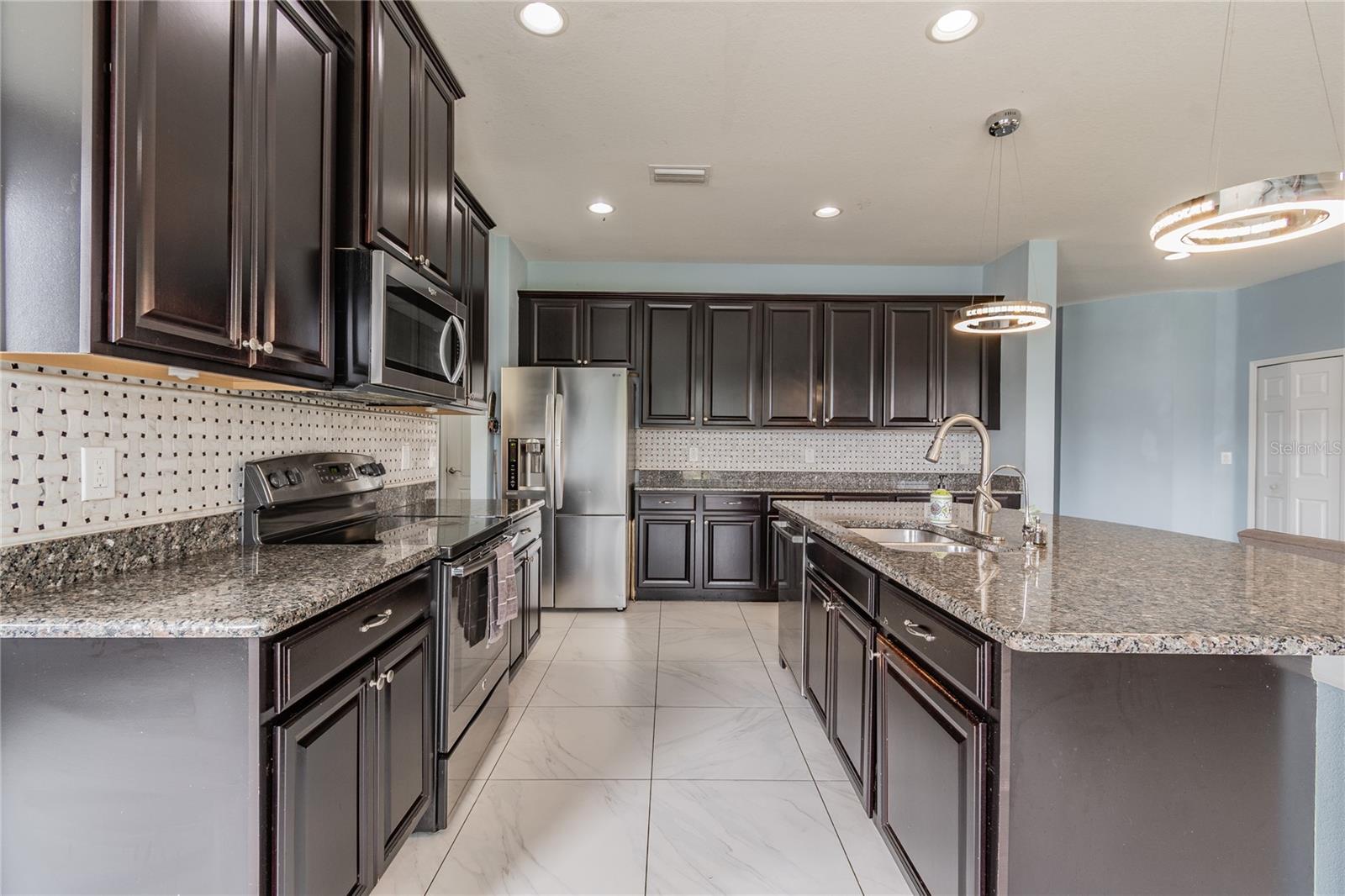 11027 TAHITI ISLE LN, TAMPA, FL, 33647