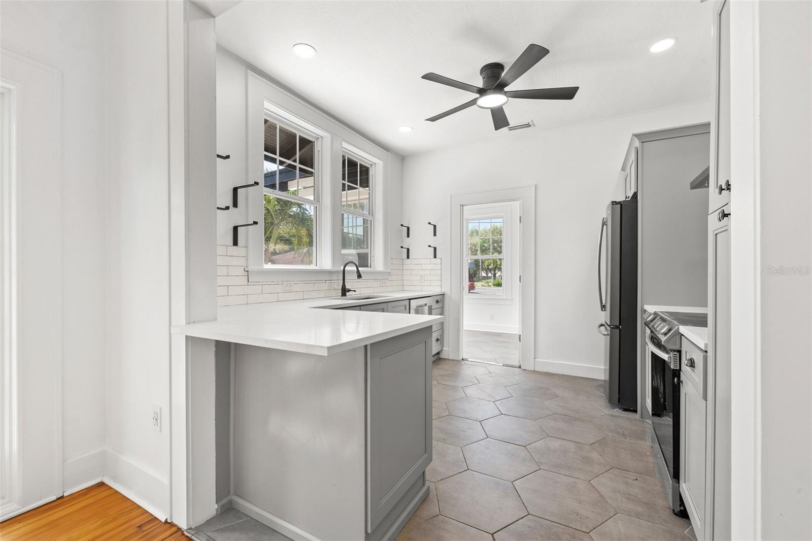 2830 2ND AVE N, ST PETERSBURG, FL, 33713