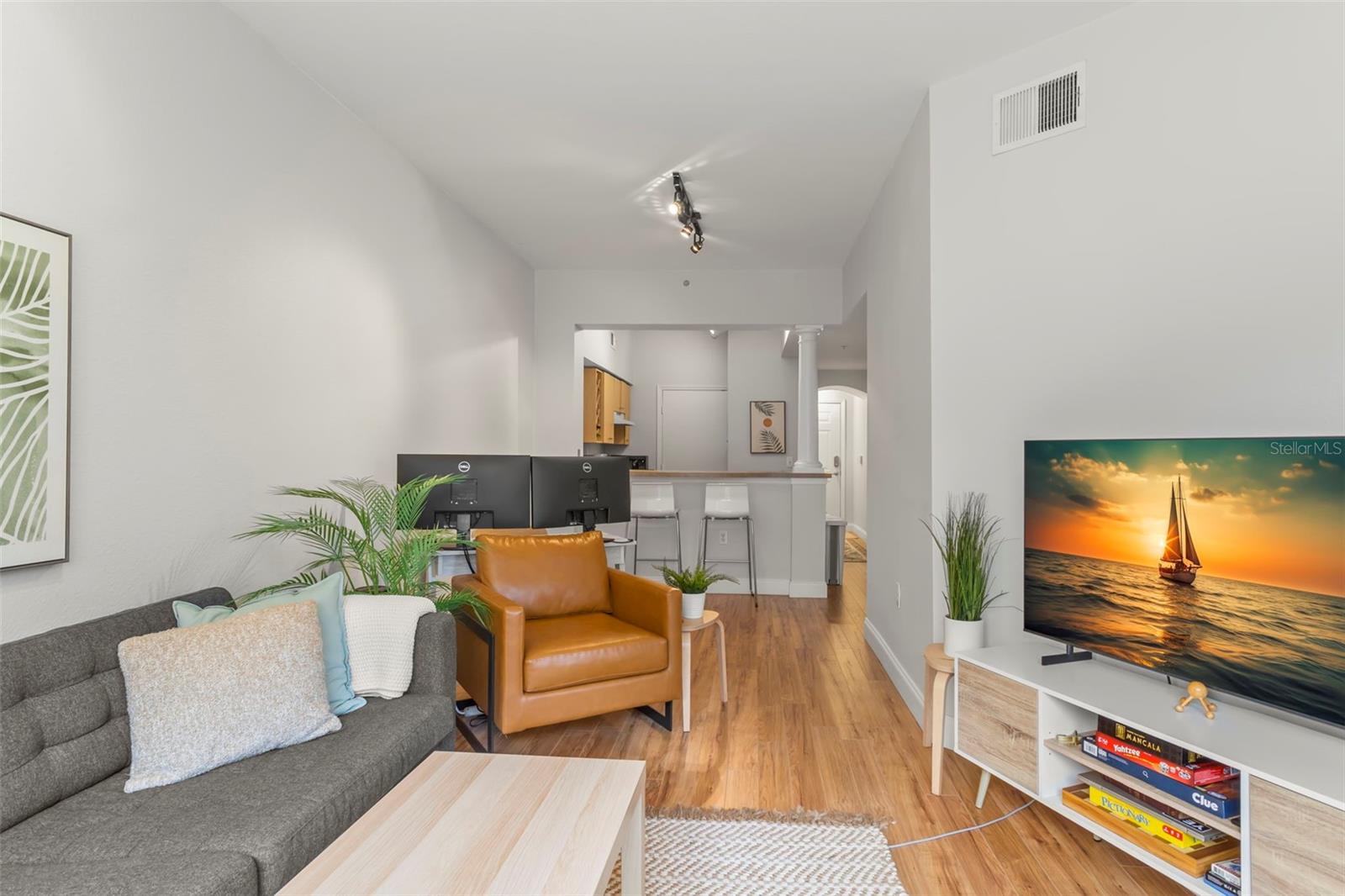 200 4TH AVE S #127, ST PETERSBURG, FL, 33701