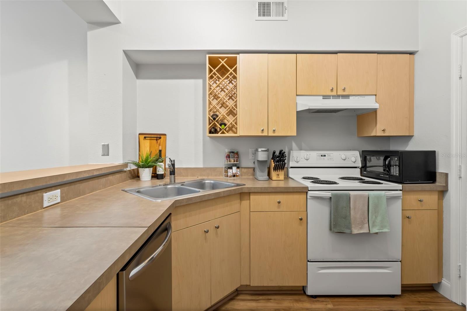 200 4TH AVE S #127, ST PETERSBURG, FL, 33701