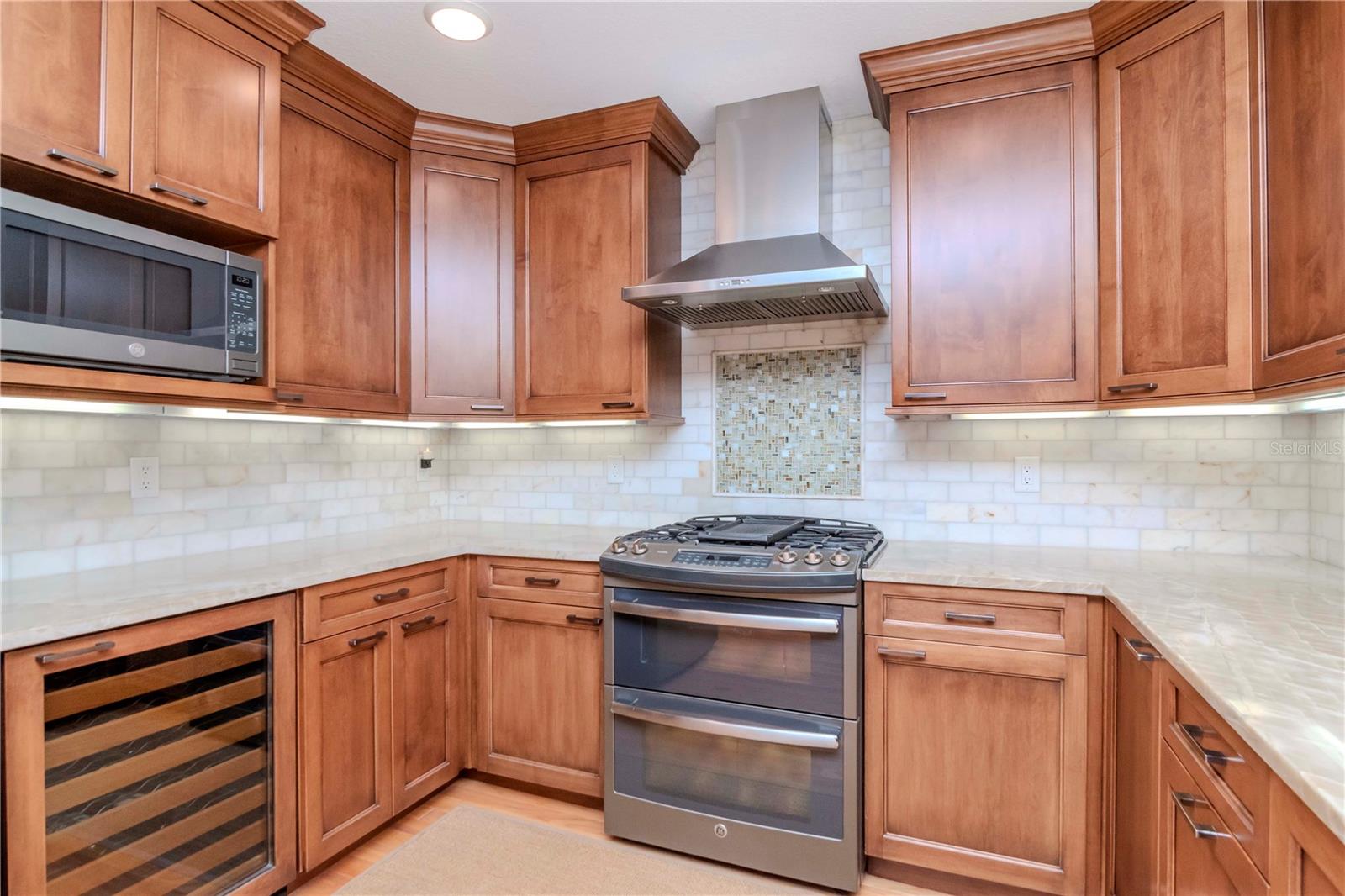 220 GARDEN CIR S, DUNEDIN, FL, 34698
