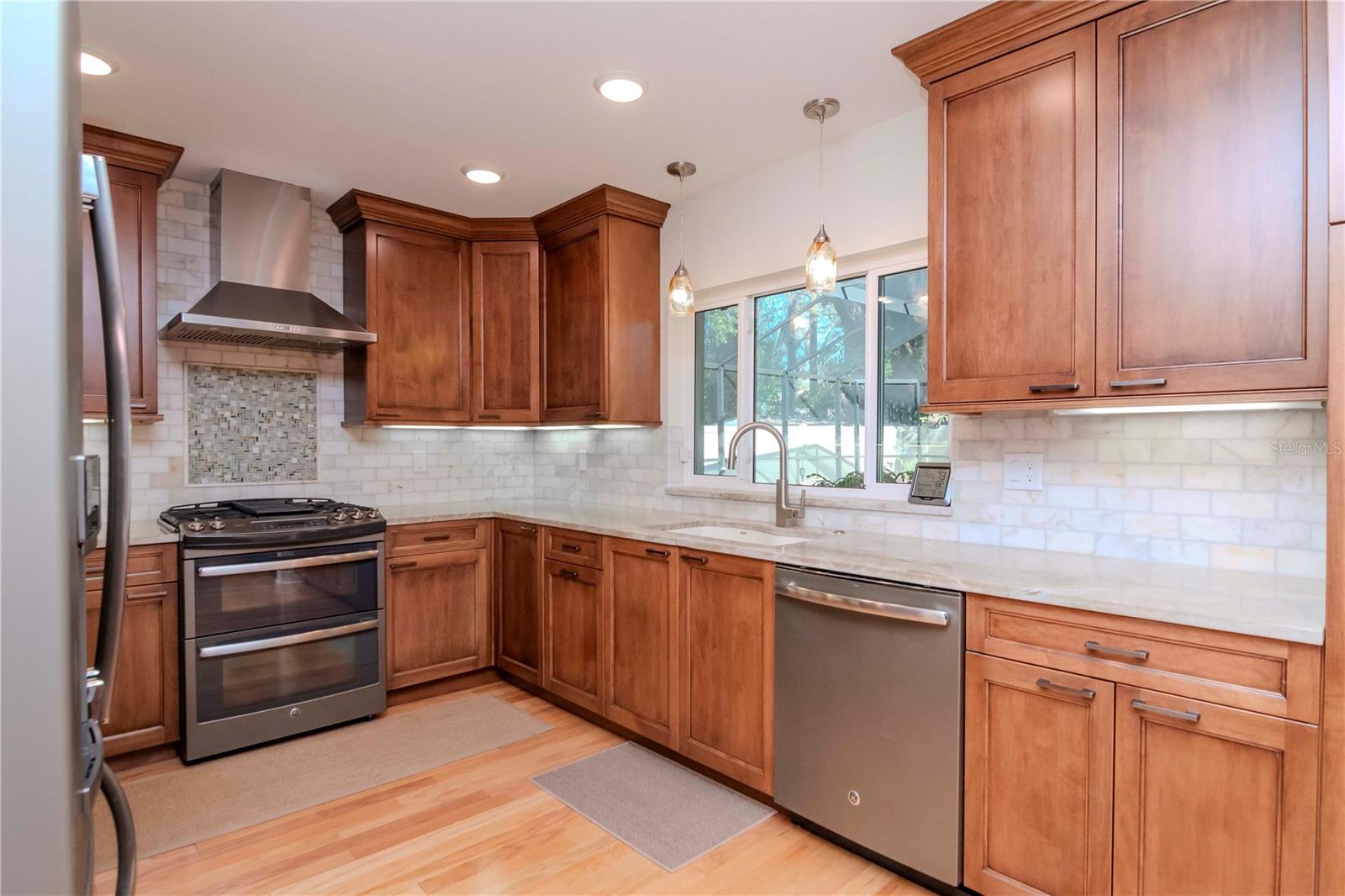 220 GARDEN CIR S, DUNEDIN, FL, 34698