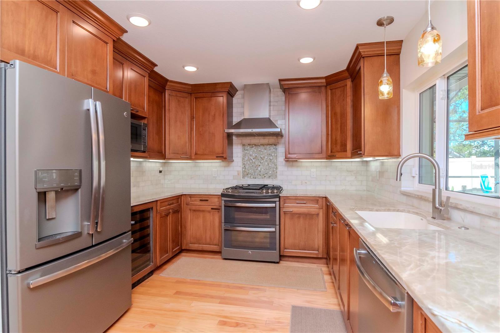 220 GARDEN CIR S, DUNEDIN, FL, 34698