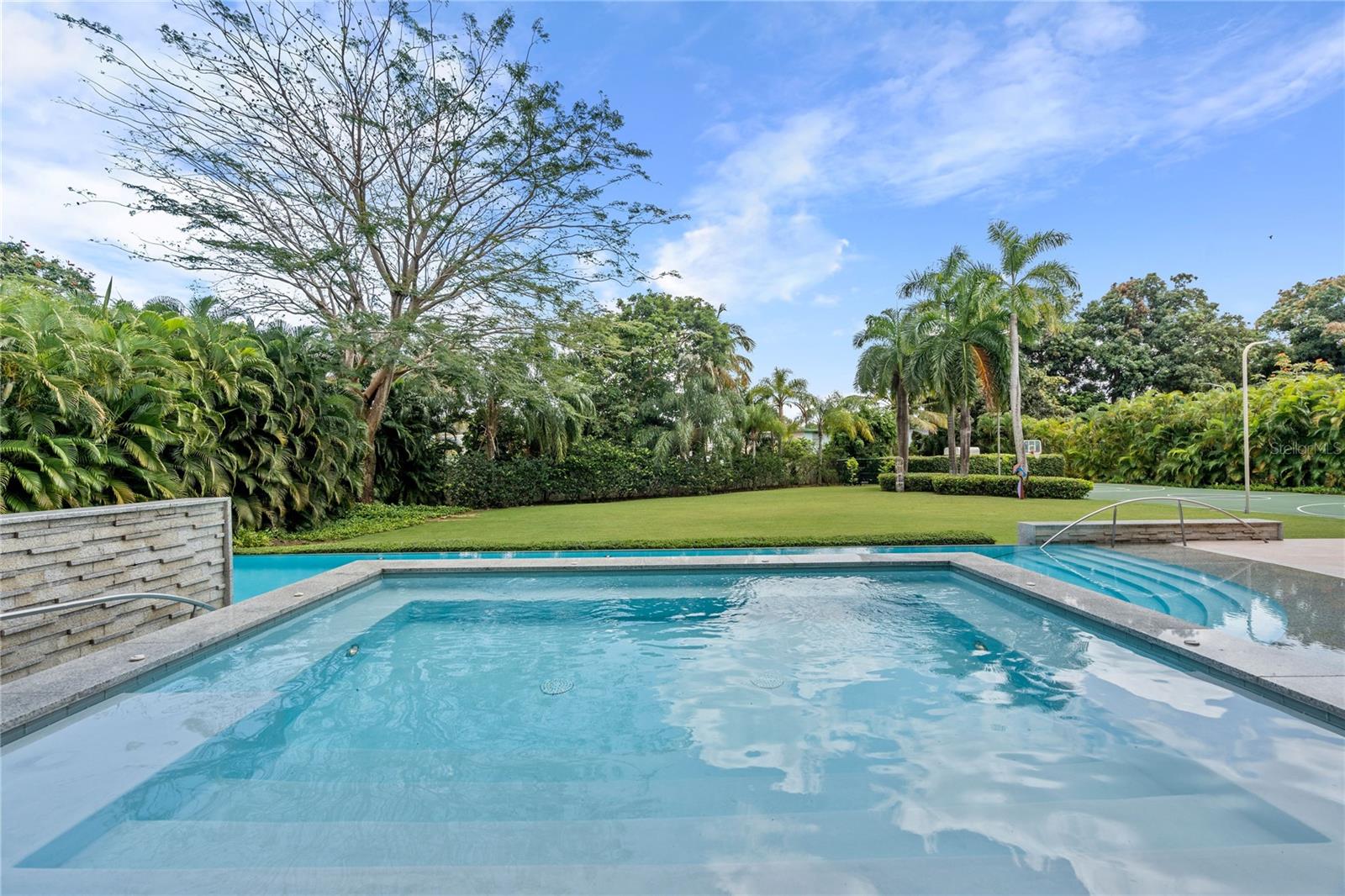 PR9111890 Property Photo