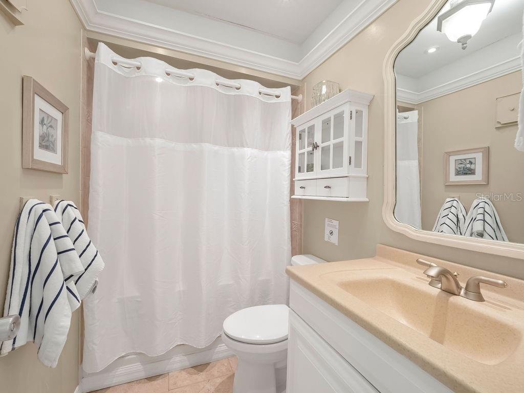 6700 GULF DR #B8, HOLMES BEACH, FL, 34217