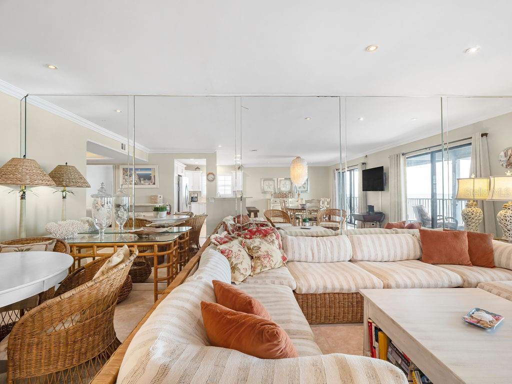 6700 GULF DR #B8, HOLMES BEACH, FL, 34217