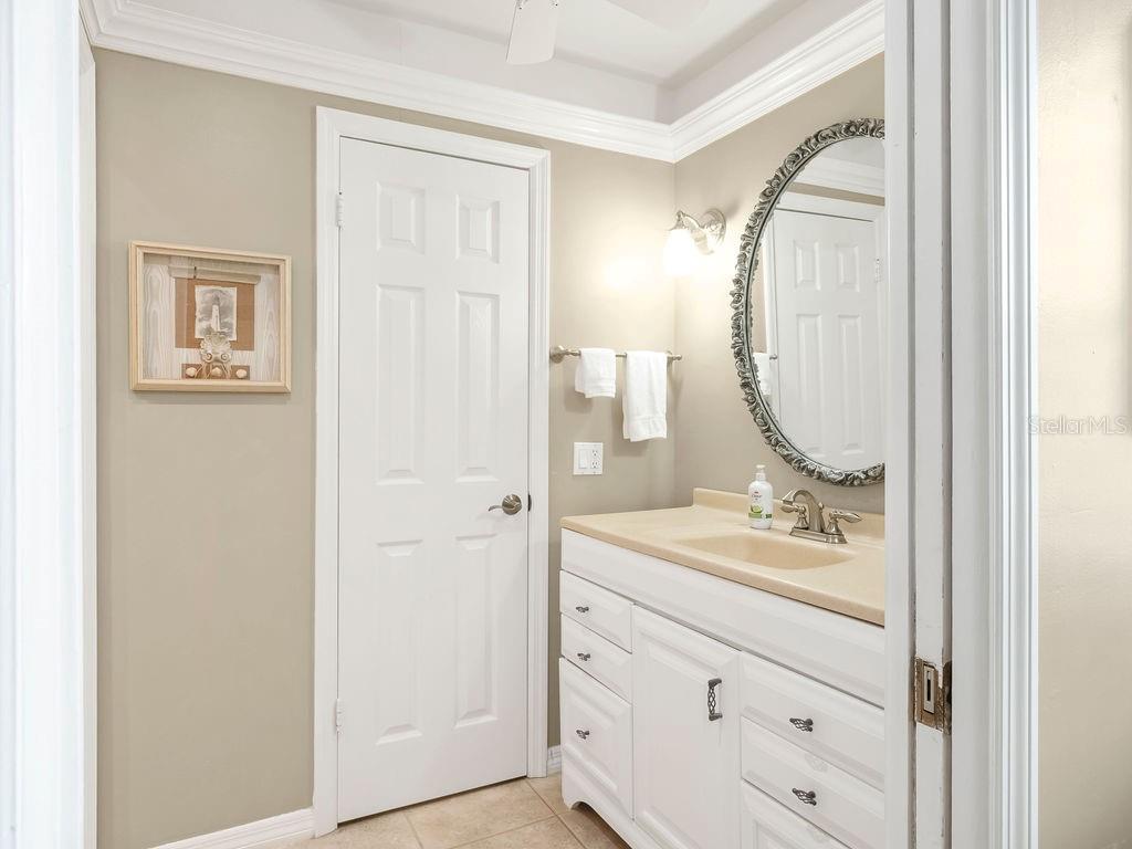 6700 GULF DR #B8, HOLMES BEACH, FL, 34217