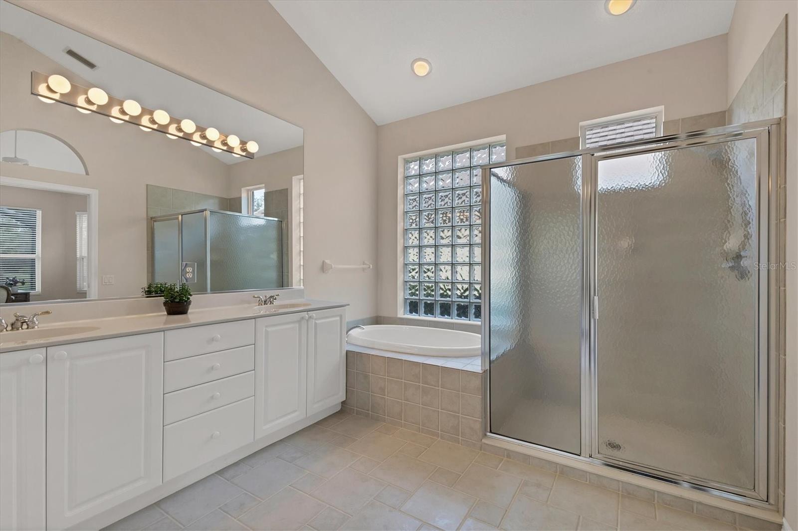 6547 OAKLAND HILLS DR, LAKEWOOD RANCH, FL, 34202