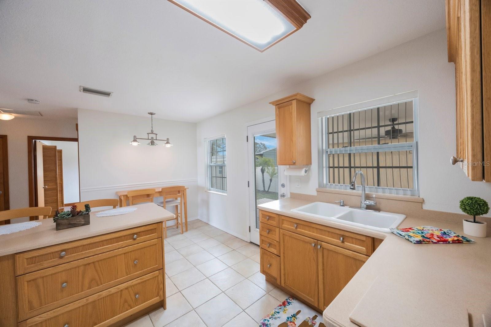 22 LAKE SHORE DR, PALM HARBOR, FL, 34684