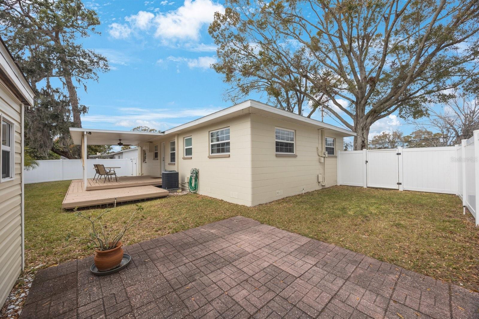 22 LAKE SHORE DR, PALM HARBOR, FL, 34684