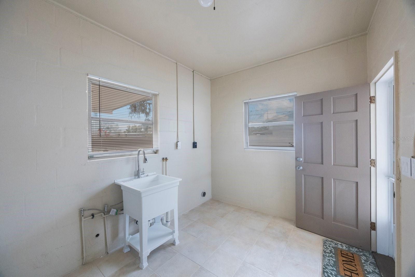 22 LAKE SHORE DR, PALM HARBOR, FL, 34684