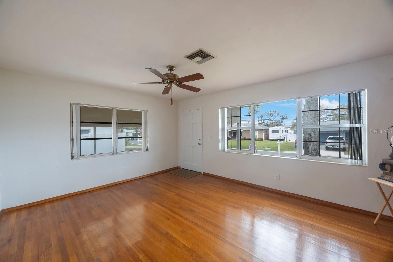 22 LAKE SHORE DR, PALM HARBOR, FL, 34684