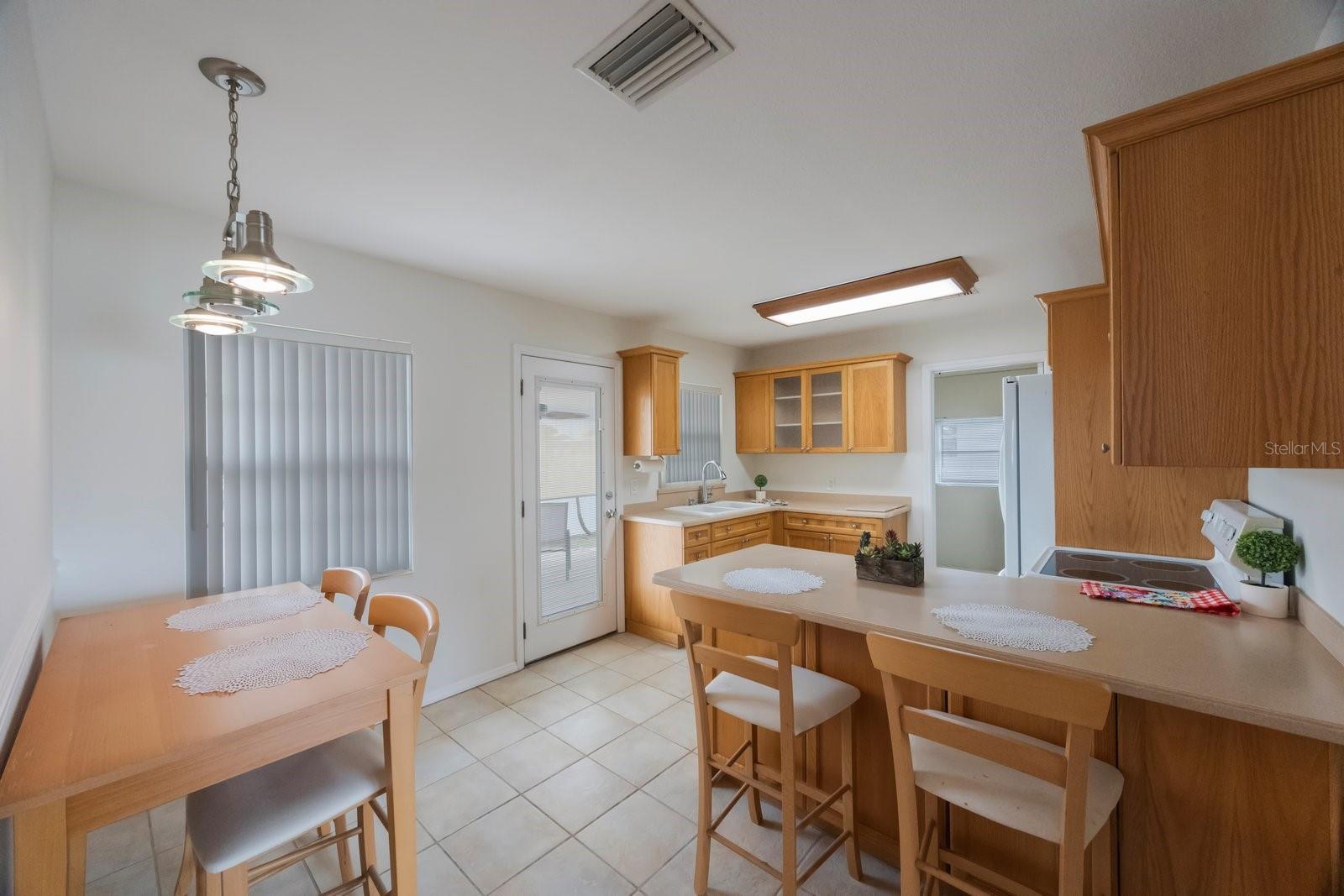 22 LAKE SHORE DR, PALM HARBOR, FL, 34684