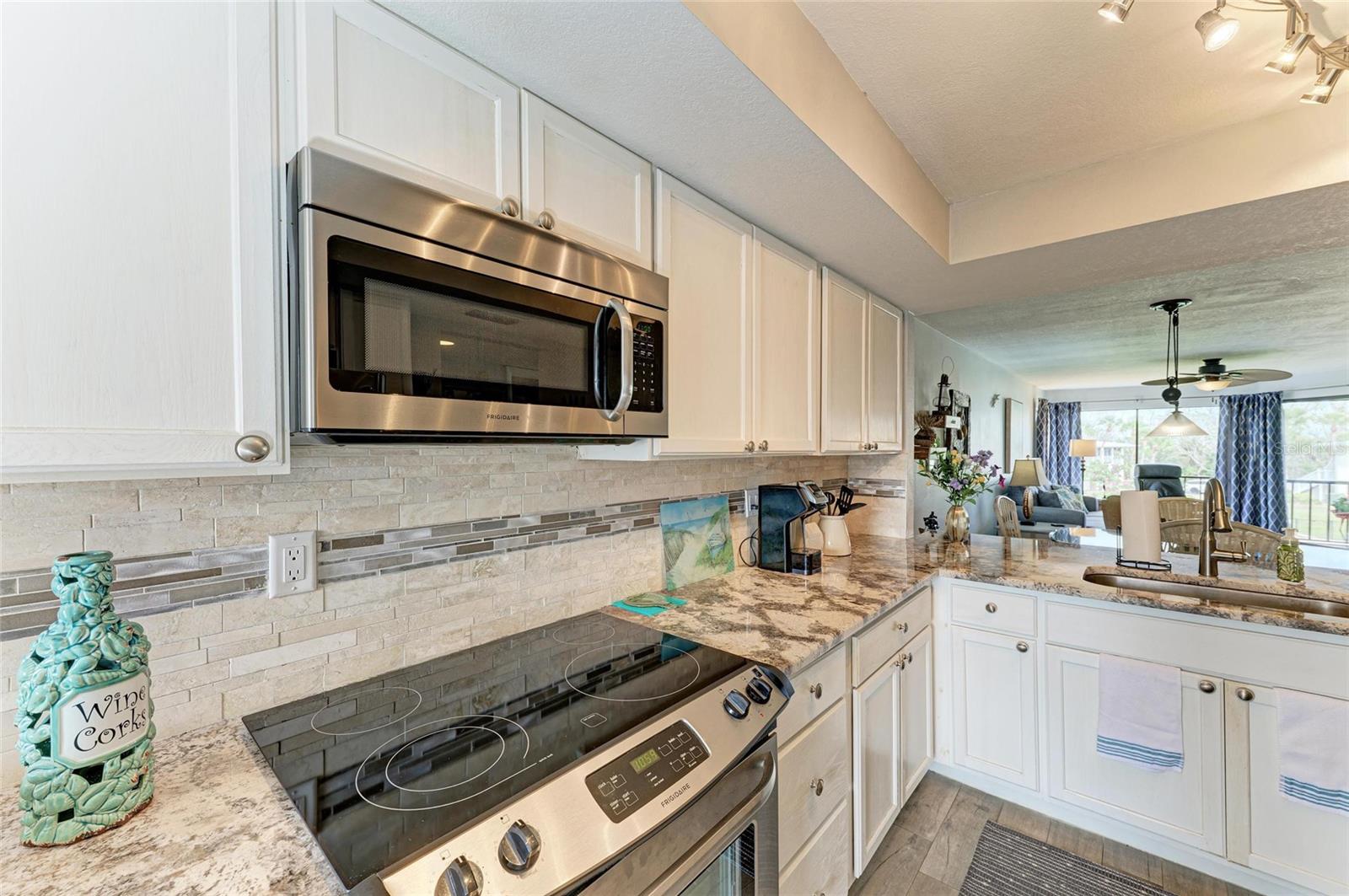 3805 E BAY DR #301, HOLMES BEACH, FL, 34217